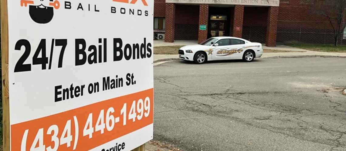 A legal overview of secured and unsecured bonds, showing how collateral plays a role in bail decisions.