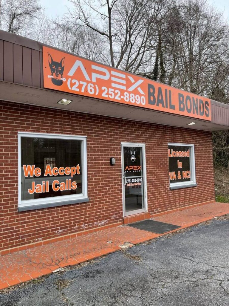 Martinsville-Henry County Courthouse in Virginia, where Apex Bail Bonds supports clients with large bail bond amounts. Our experienced agents help individuals and families in Martinsville post high-value bonds quickly with flexible payment plans and 24/7 service.